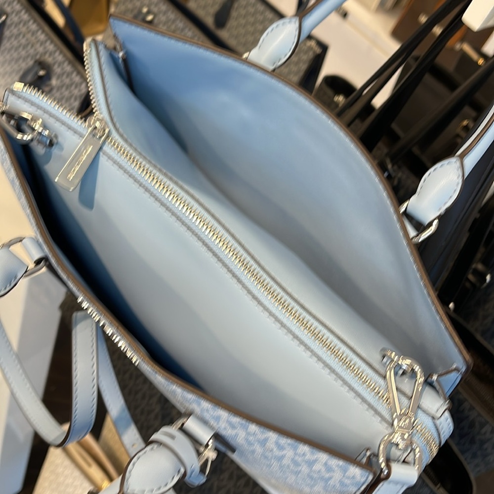 MICHAEL KORS Sheila Medium Ombré Signature Logo Satchel Crossbody Bag 
LIGHT SKY - Picture 11 of 16